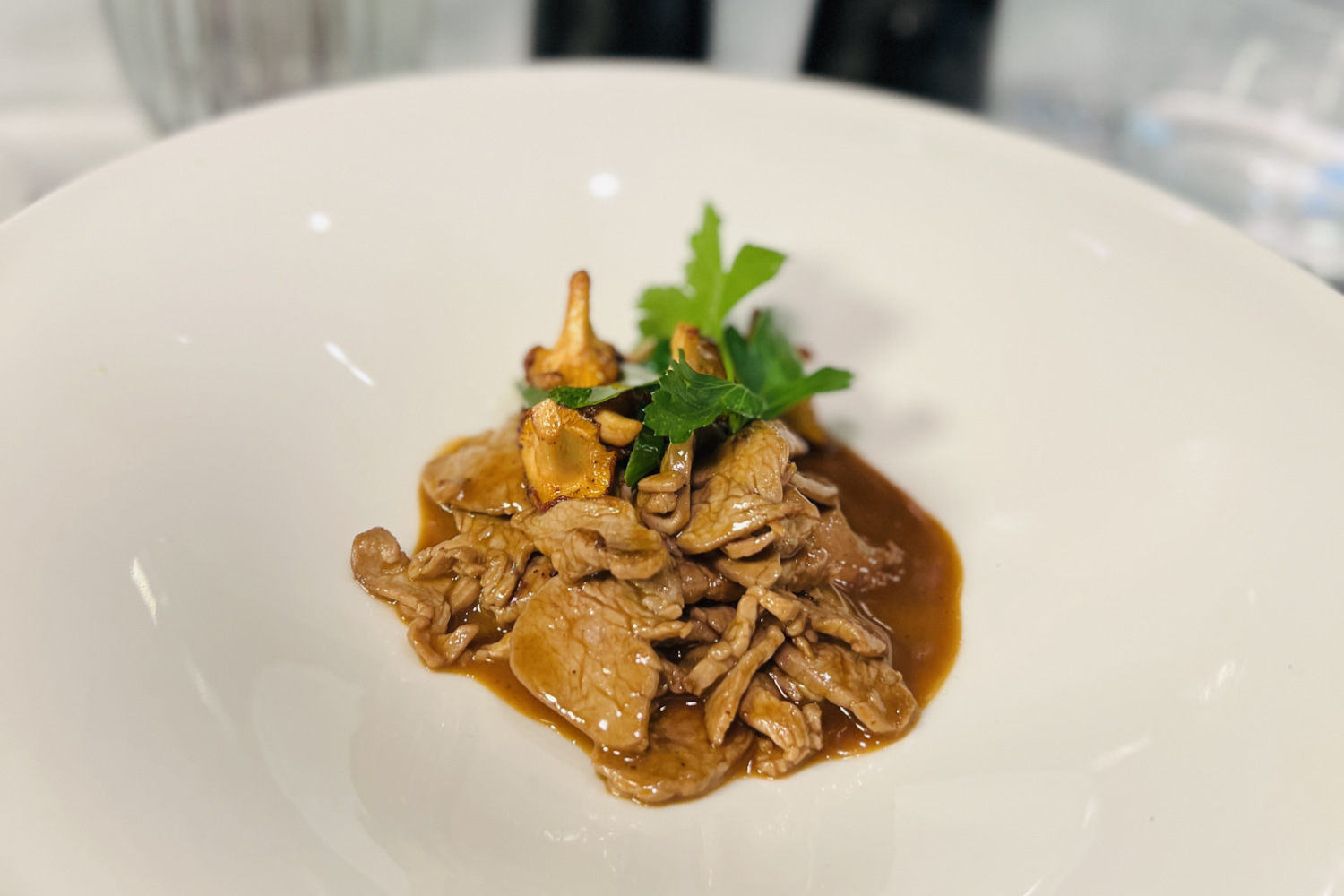 Szegediner-Gulasch mit Salzkartoffeln