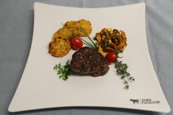 Rinderfilet mit frischen Pfifferlingen und Kartoffelrösti